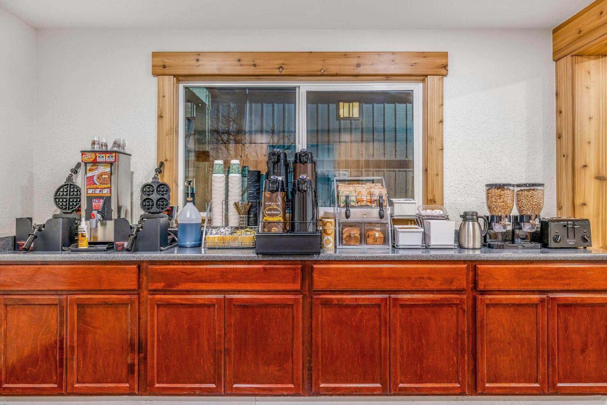 Super 8 By Wyndham Arcata Hotel Luaran gambar
