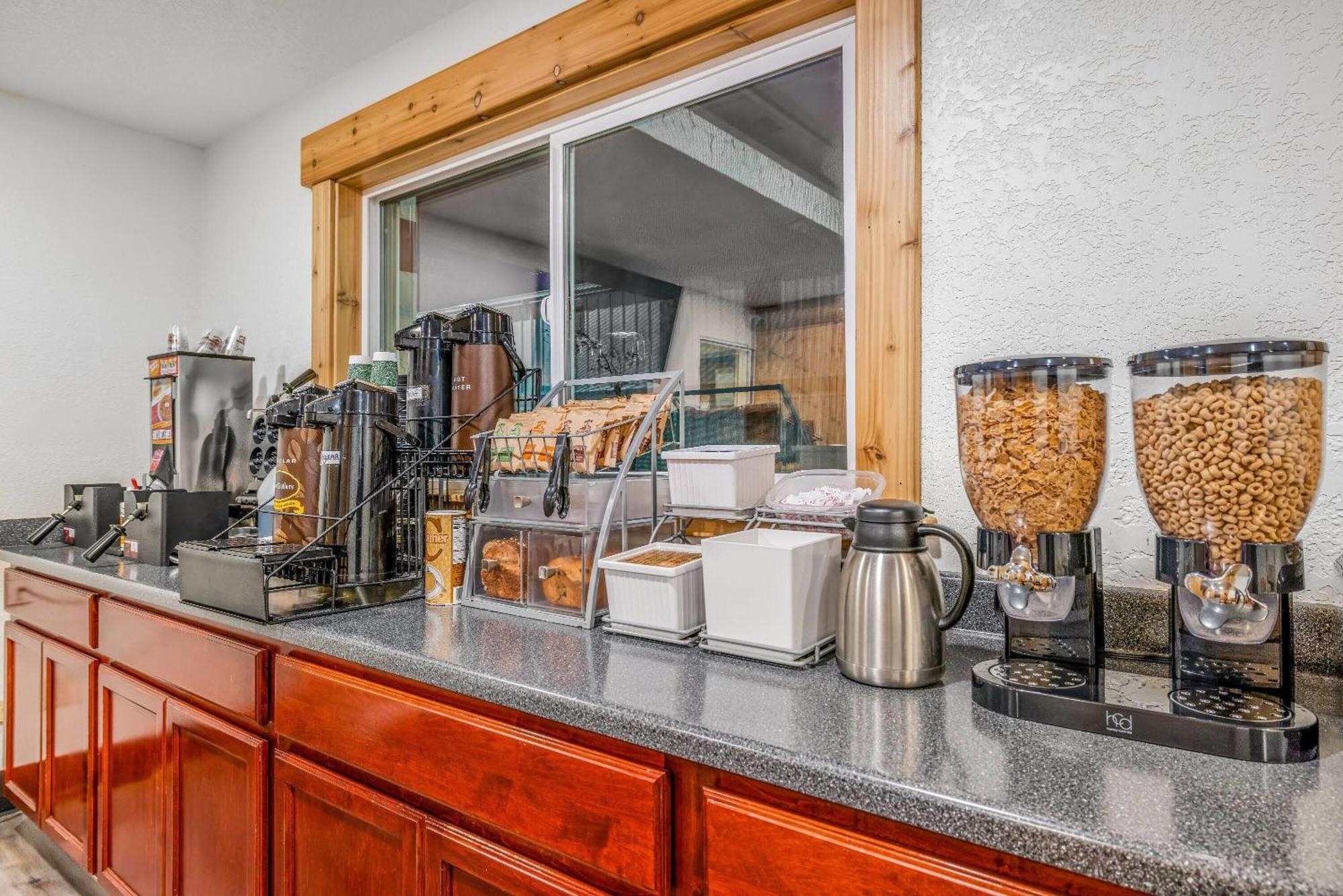 Super 8 By Wyndham Arcata Hotel Luaran gambar